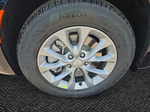 New 2027 Chrysler Pacifica Select AWD/4WD image 11