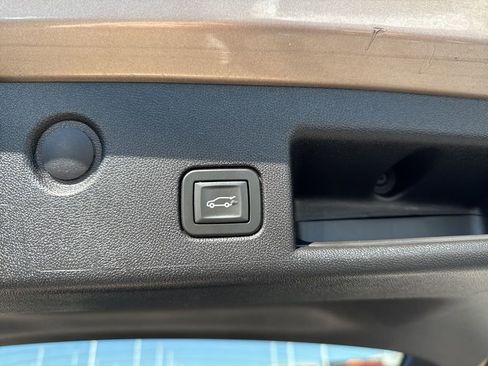 Used 2019 Chevrolet Equinox LT image 23