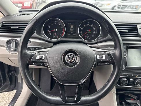 Used 2018 Volkswagen Passat 2.0T SE FWD image 22