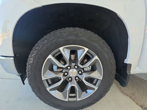 Used 2023 Chevrolet Silverado 1500 LT AWD/4WD image 30