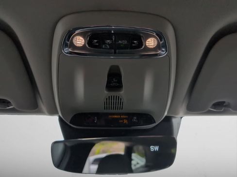 Used 2019 Volvo XC60 T5 Momentum image 13