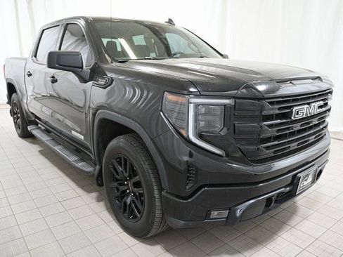 Used 2022 GMC Sierra 1500 Elevation w/ LPO, Elevation Black Package AWD/4WD image 16