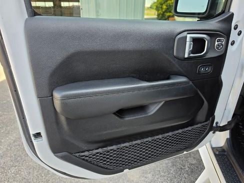 Used 2020 Jeep Wrangler Unlimited Sahara AWD/4WD image 16