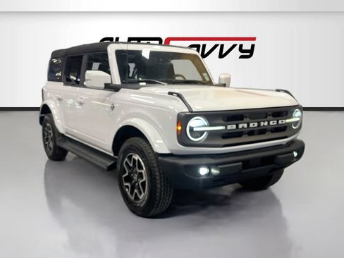 Used 2025 Ford Bronco Outer Banks AWD/4WD image 1
