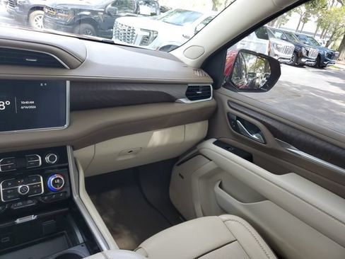 Used 2024 GMC Yukon XL Denali w/ Denali Reserve Package RWD image 14