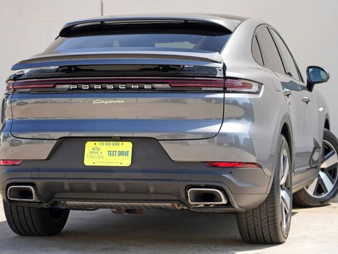Used 2024 Porsche Cayenne Coupe AWD/4WD image 5