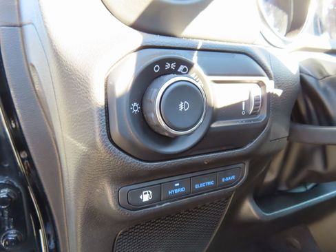 Used 2023 Jeep Wrangler Unlimited Sahara w/ Cold Weather Group image 17