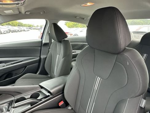Used 2023 Hyundai Elantra SEL w/ Cargo Package FWD image 21