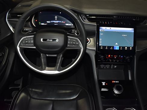 Used 2024 Jeep Grand Cherokee Limited w/ Luxury Tech Group II AWD/4WD image 29