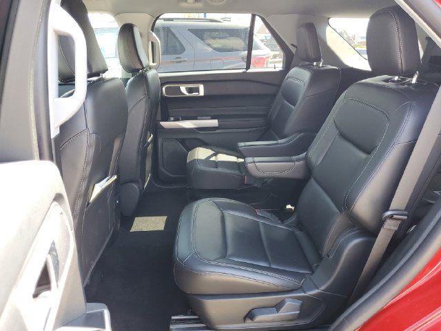Used 2024 Ford Explorer XLT w/ Equipment Group 202A AWD/4WD image 30