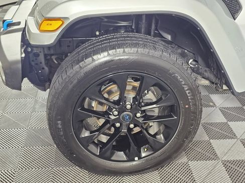 Used 2024 Jeep Wrangler Unlimited Sahara AWD/4WD image 11