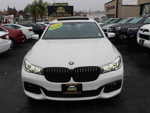Used 2018 BMW 740i image 3