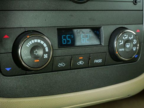 Used 2008 Buick Lucerne CXL w/ Driver Confidence Package FWD image 14