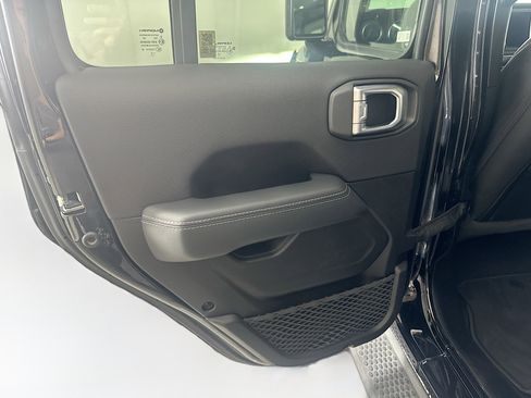 Used 2022 Jeep Wrangler Sahara image 25