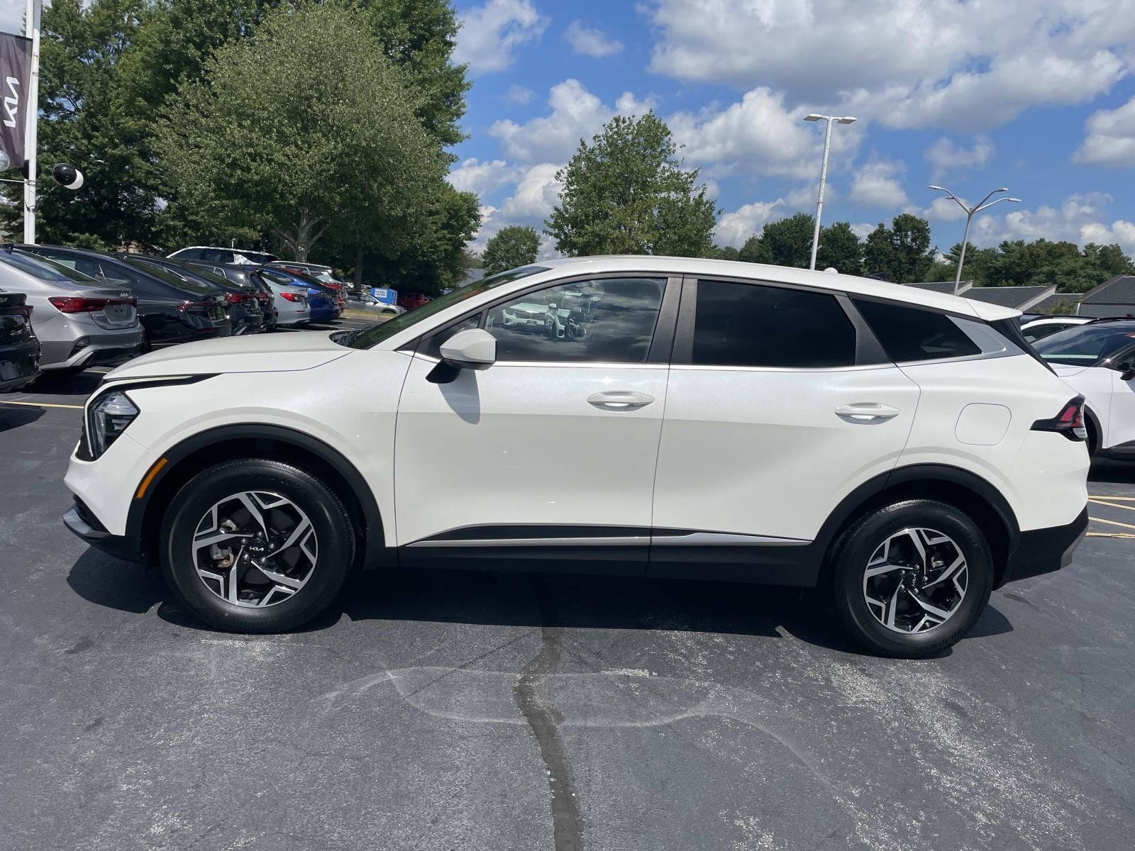 Used 2023 Kia Sportage LX AWD/4WD image 2