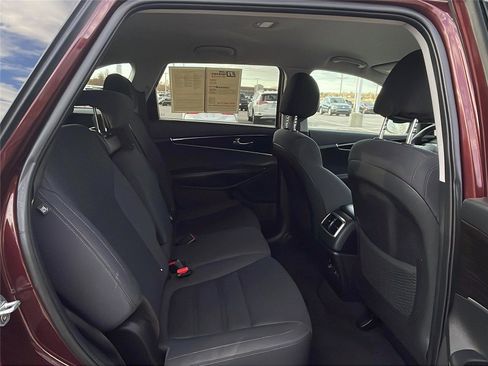 Used 2020 Kia Sorento AWD V6 image 16