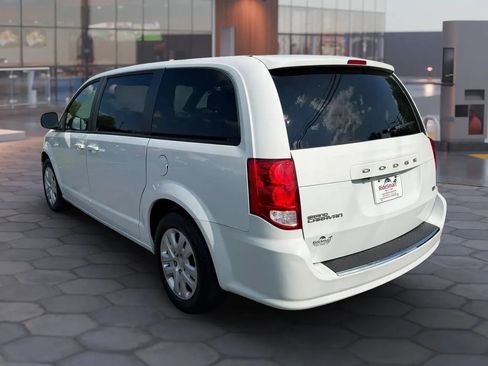 Used 2018 Dodge Grand Caravan SE w/ UConnect Hands-Free Group FWD image 9