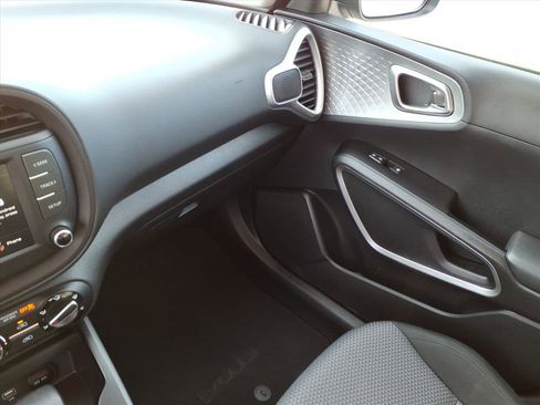 Used 2025 Kia Soul LX w/ LX Technology Package FWD image 31