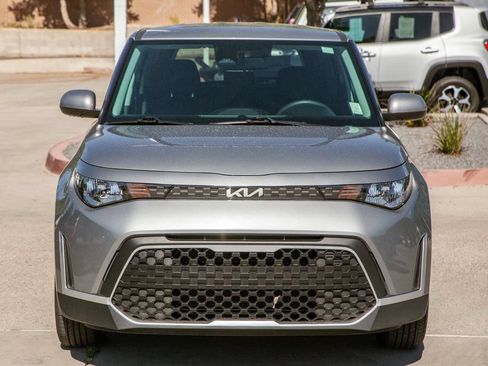 Used 2024 Kia Soul LX FWD image 3
