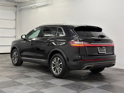 Used 2022 Lincoln Nautilus FWD w/ Premium Package image 6