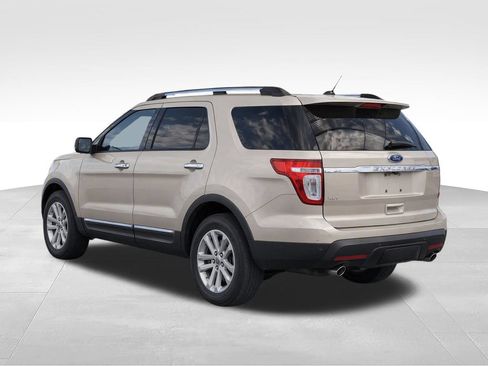Used 2011 Ford Explorer XLT w/ 202A Rapid Spec Order Code FWD image 2