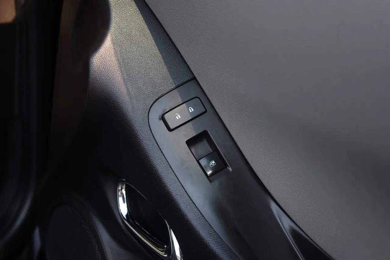 Used 2013 Chevrolet Camaro LS RWD image 29