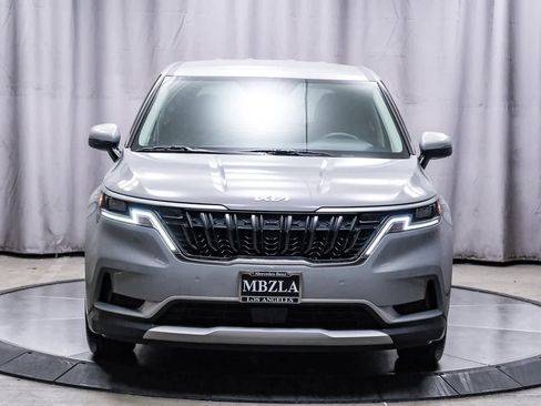 Used 2024 Kia Carnival EX image 6