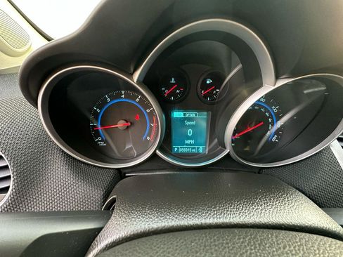 Used 2016 Chevrolet Cruze LT image 16