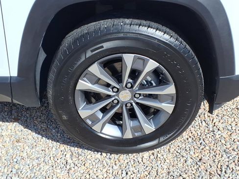 Used 2025 Chevrolet Equinox LT w/ Safety and Technology Package FWD image 10