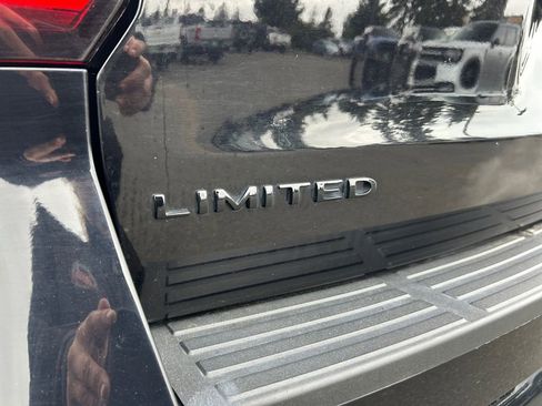 Used 2024 Ford Expedition Limited AWD/4WD image 35