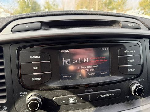 Used 2016 Kia Sorento LX w/ LX Convenience Package image 18