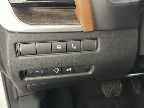 Used 2024 Nissan Rogue Platinum w/ Platinum Premium Package AWD/4WD image 19