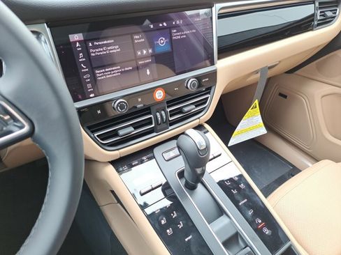 Used 2026 Porsche Macan image 31