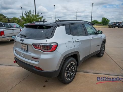 Used 2024 Jeep Compass Trailhawk AWD/4WD image 5
