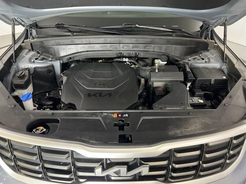 Used 2025 Kia Telluride S FWD image 9