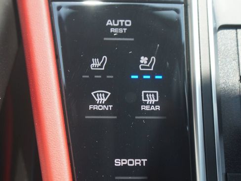 Used 2023 Porsche Cayenne AWD/4WD image 9