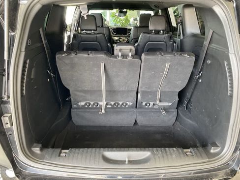 Used 2025 Chrysler Pacifica Select FWD image 33