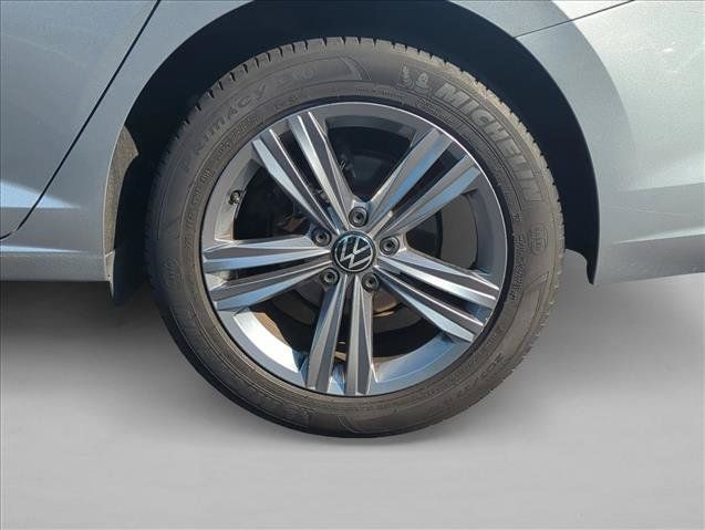 Used 2024 Volkswagen Jetta SE FWD image 12
