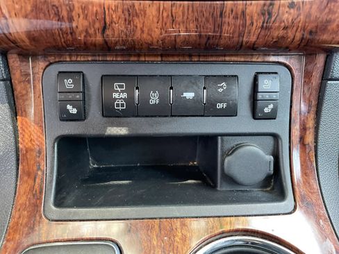 Used 2014 Chevrolet Traverse LTZ AWD/4WD image 21