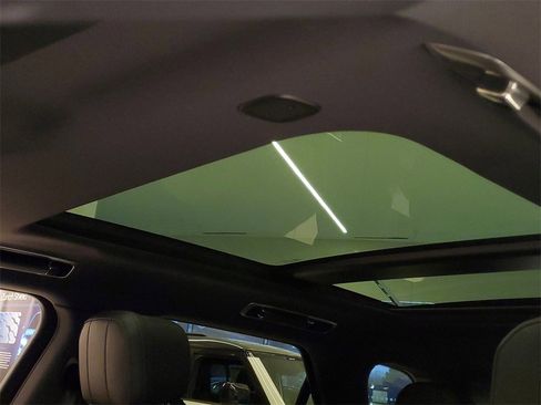 New 2025 Land Rover Range Rover Sport SE image 9