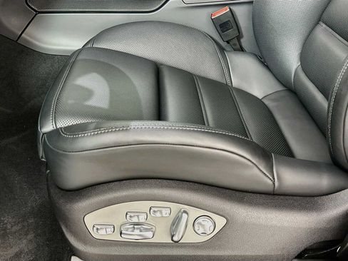 Certified 2026 Porsche Macan AWD/4WD image 12