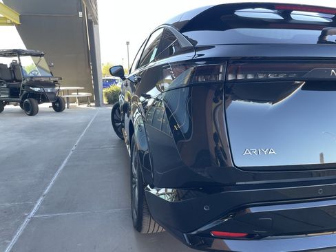 Used 2024 Nissan Ariya FWD image 12