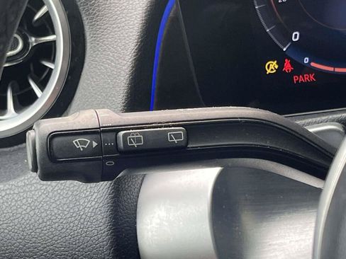 Used 2023 Mercedes-Benz GLB 250 4MATIC image 35