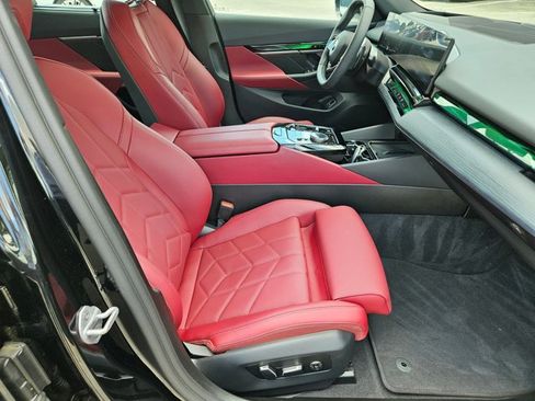 Used 2025 BMW 540i xDrive image 22