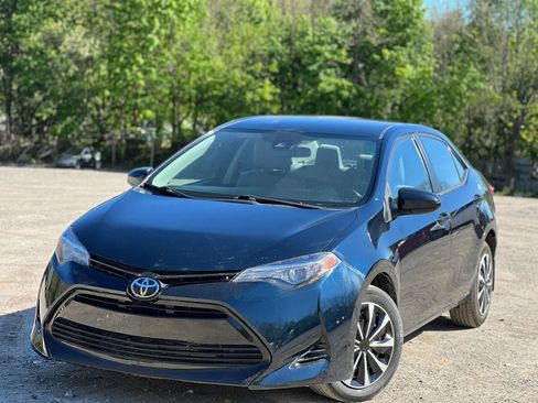 Used 2018 Toyota Corolla LE FWD image 2
