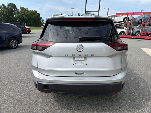 Used 2024 Nissan Rogue S FWD image 8