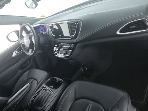 Used 2024 Chrysler Pacifica Touring-L w/ S Appearance Package FWD image 32