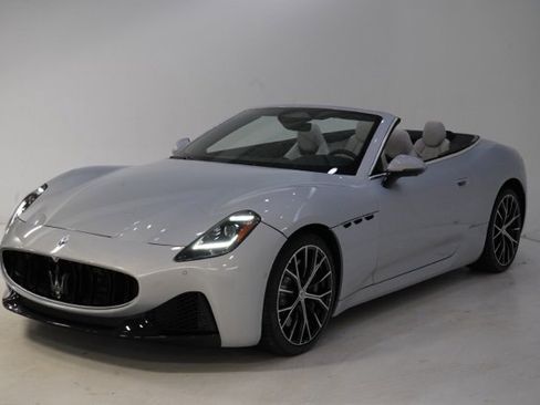 New 2026 Maserati GranCabrio Modena image 3