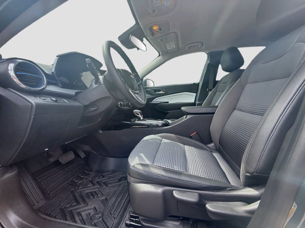 Used 2025 Chevrolet Trax LT w/ Driver Confidence Package FWD image 23