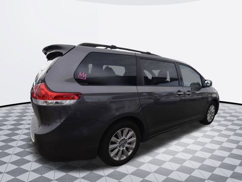Used 2012 Toyota Sienna Limited image 4